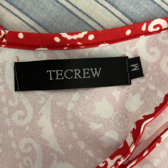 TECREW TOP WITH ADJUSTABLE STRAPS. M. pit to pit 18” length pit to bottom 17.5” - Picture 2 of 4